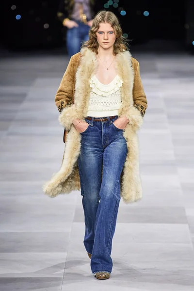 Look 15